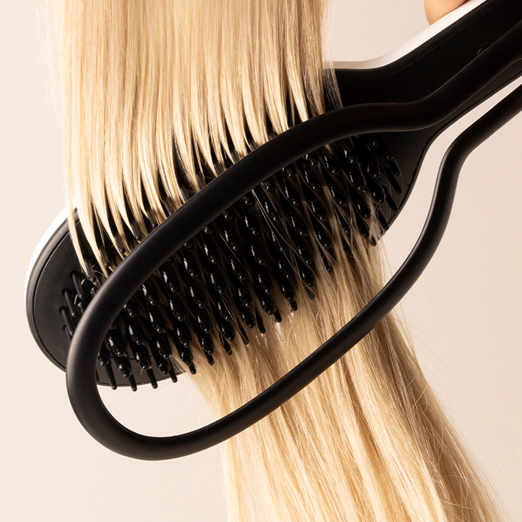 Glossie Ceramic Hair Straightening Brush